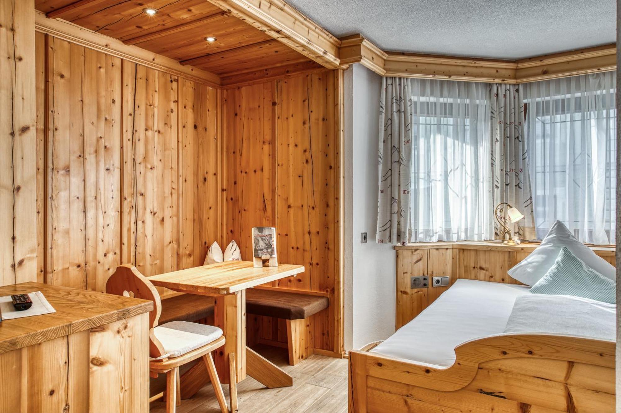 Hotel Alpenstolz Мидерс Экстерьер фото