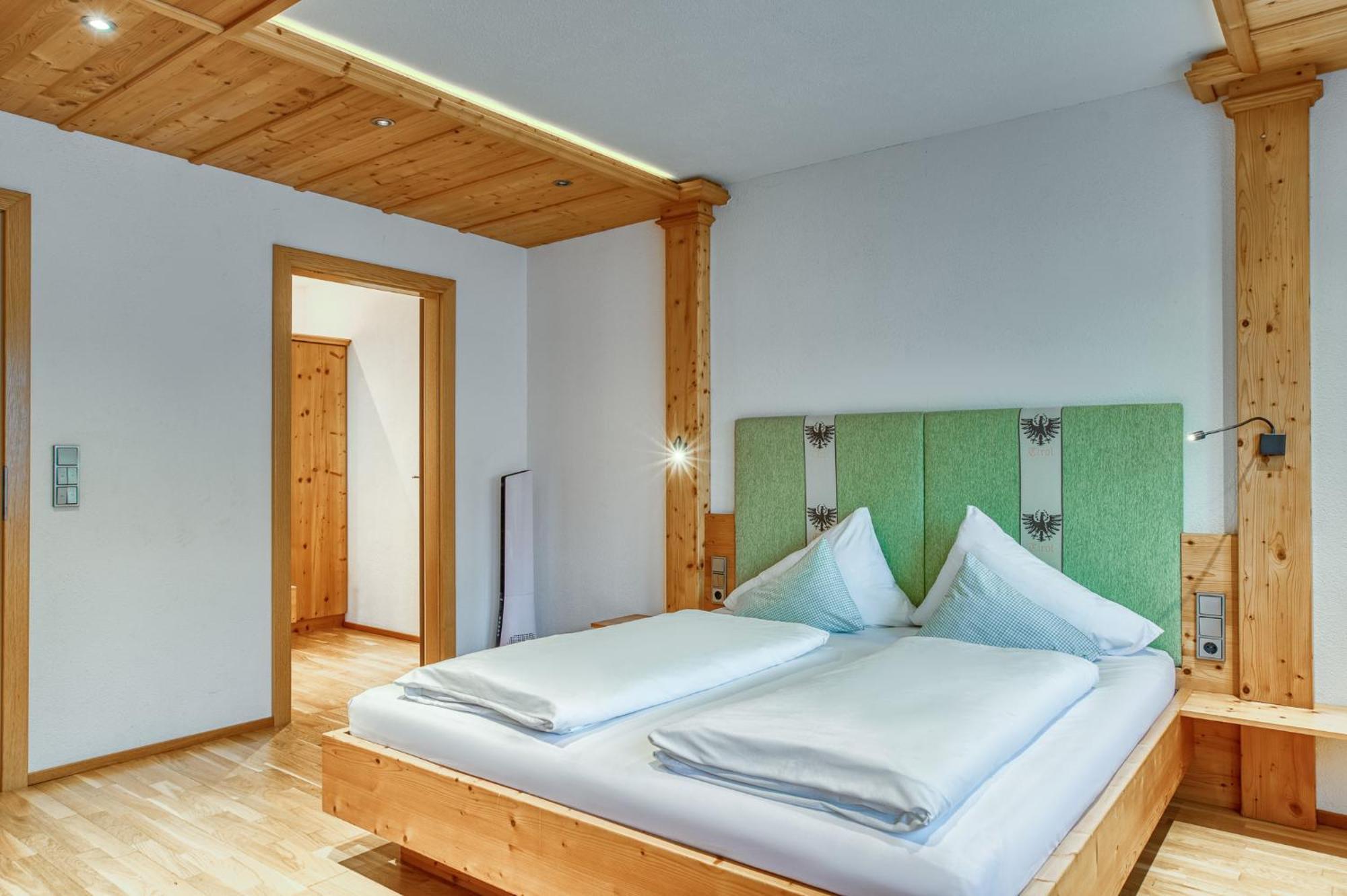 Hotel Alpenstolz Мидерс Номер фото