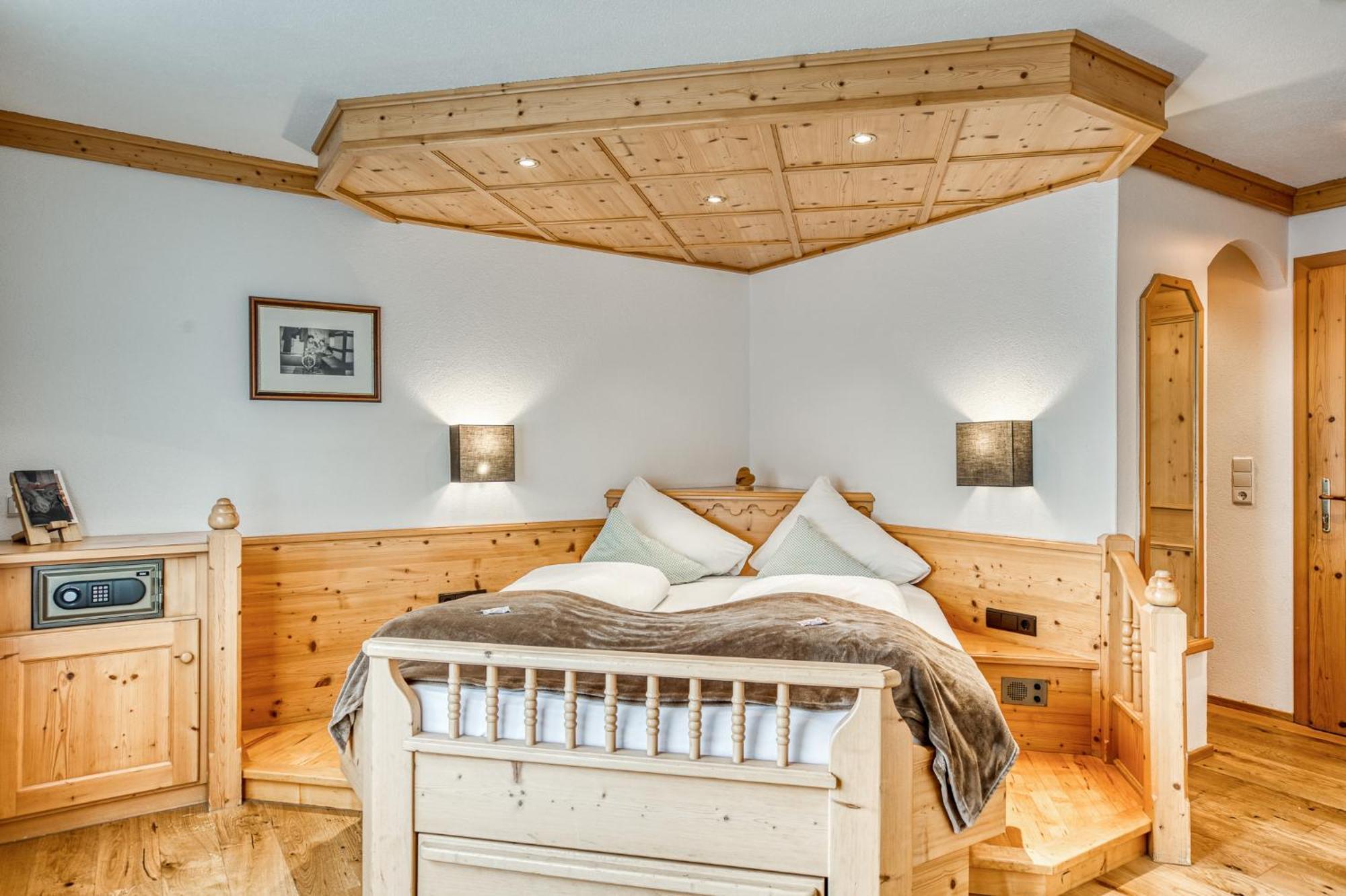 Hotel Alpenstolz Мидерс Номер фото